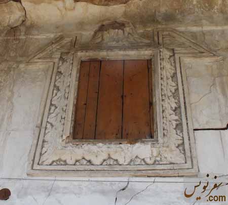 قابهای خالی و نقاشی های غیب شده خانه پیرنیا دوم (هرمز پیرنیا)